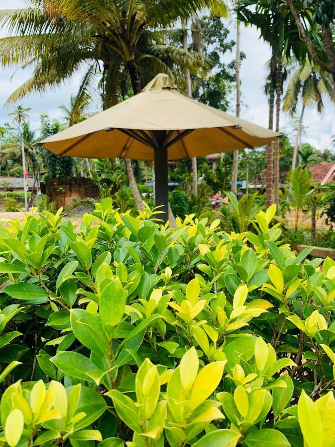 Pearl Gardens Midigama Hotel Bagian luar foto