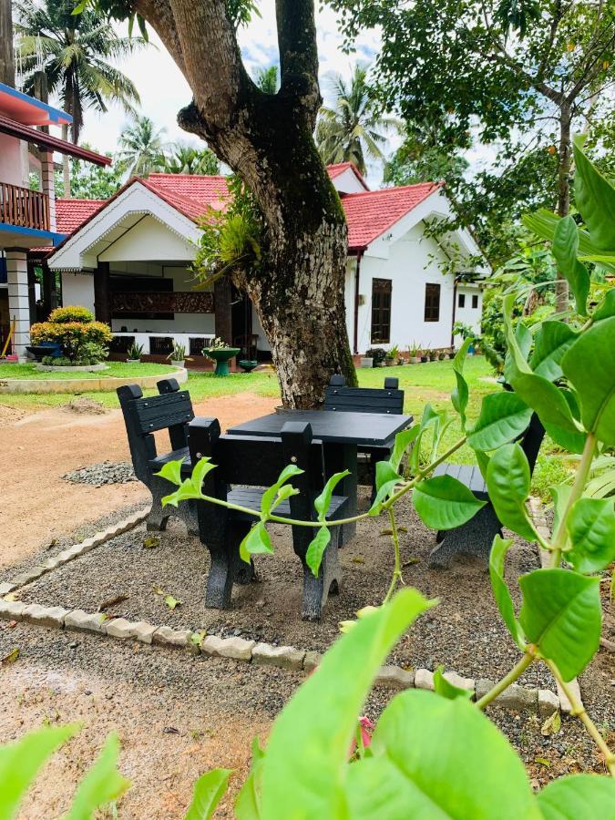 Pearl Gardens Midigama Hotel Bagian luar foto