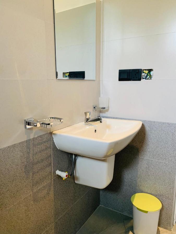 Pearl Gardens Midigama Hotel Bagian luar foto