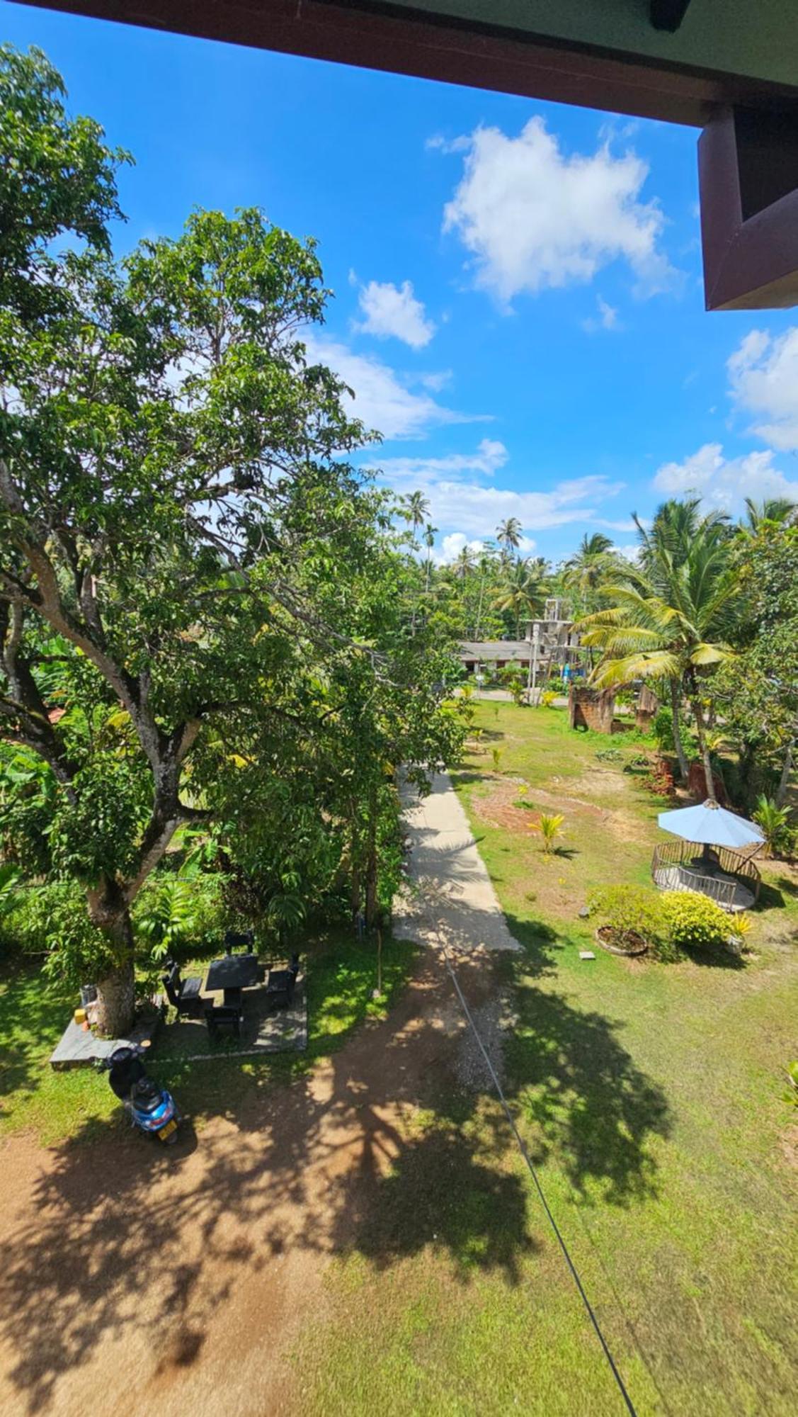 Pearl Gardens Midigama Hotel Bagian luar foto